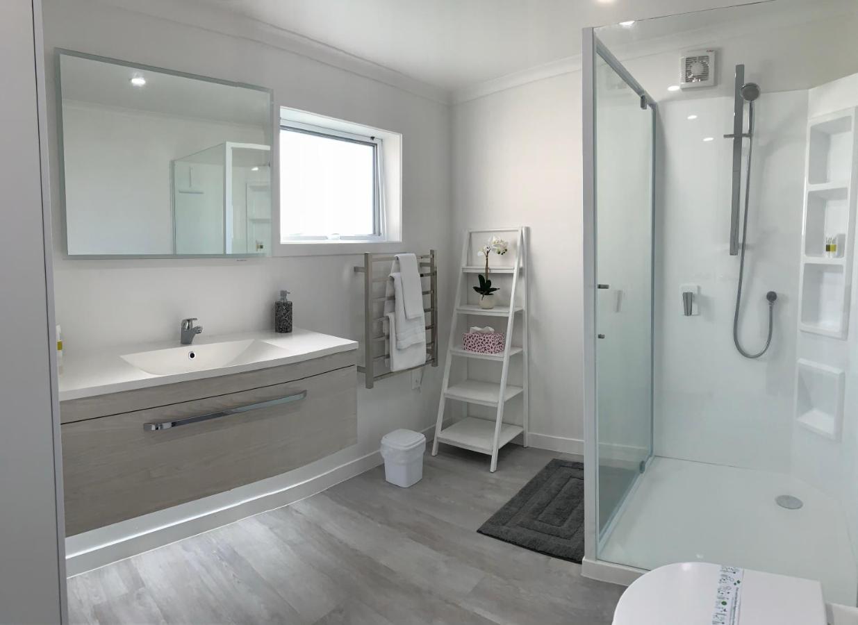 Coromandel Town Harbourside Cottage Luxury Accommodation Экстерьер фото